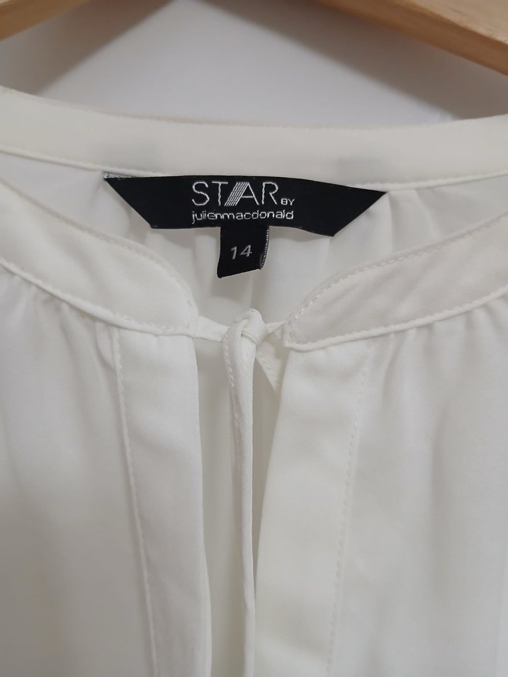 Kadın Beyaz Pamuklu Fırfırlı V Yaka Bluz - Görsel 4