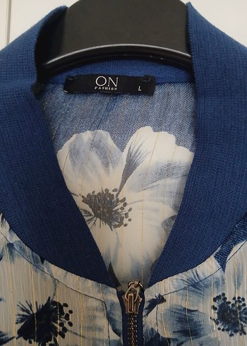 Çiçek Desenli Mavi Denim Kadın Ceket - Görsel 4