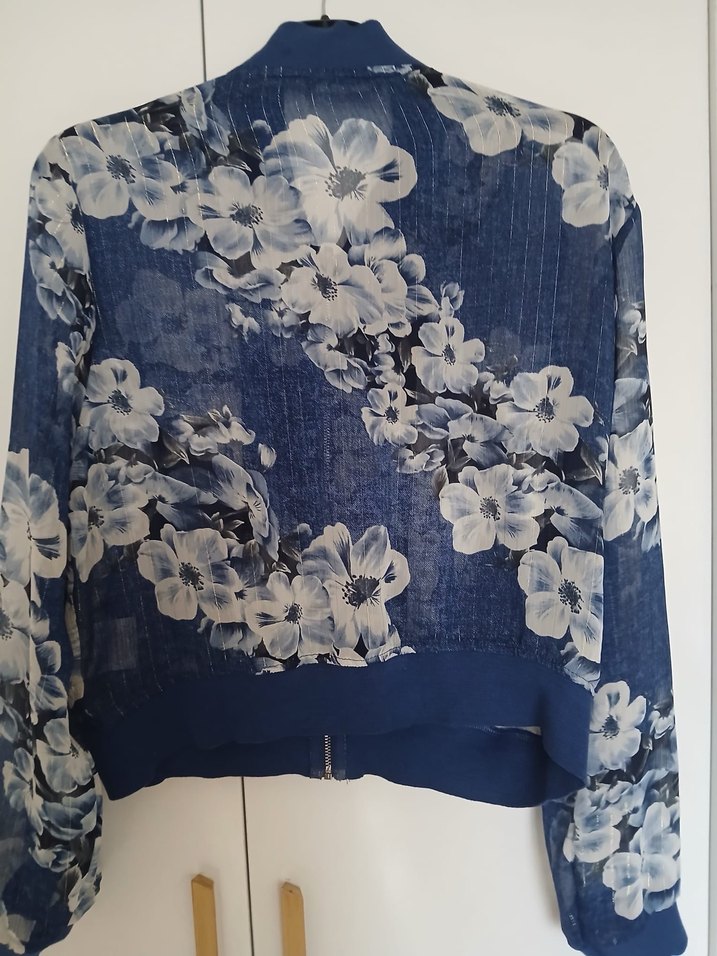 Çiçek Desenli Mavi Denim Kadın Ceket - Görsel 3