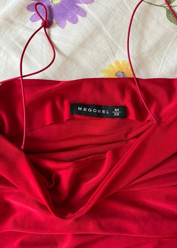 Kırmızı büzgülü straplez ipli mezuniyet elbisesi - Görsel 5