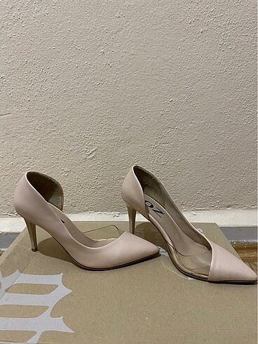 Krem rengi stiletto