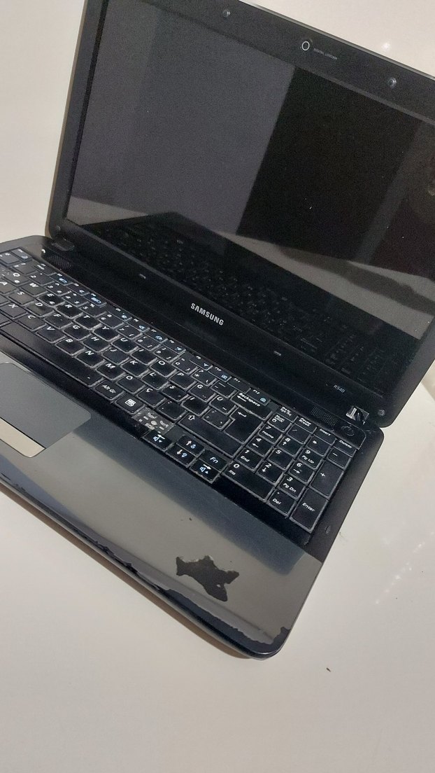 Siyah Samsung Dizüstü Bilgisayar - Görsel 4