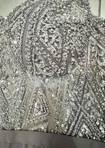 Straplez İşlemeli Uzun Gri Abiye Elbise - Görsel 6