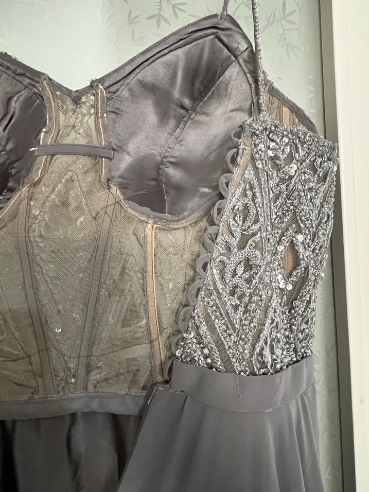 Straplez İşlemeli Uzun Gri Abiye Elbise - Görsel 3