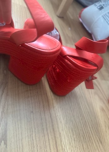Kırmızı hasır topuklu sandalet - Görsel 3