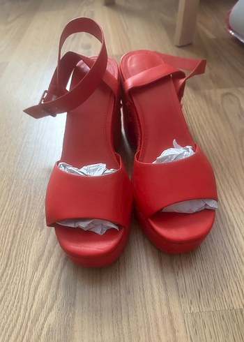 Kırmızı hasır topuklu sandalet - Görsel 2