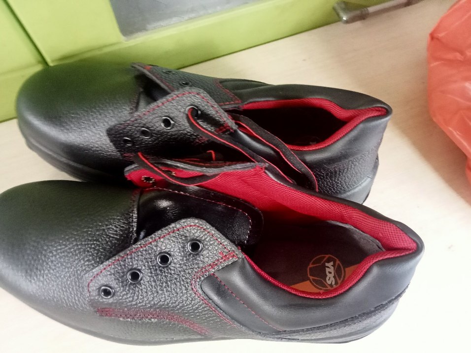 Siyah Erkek Deri Ayakkabı Street Style - Görsel 3