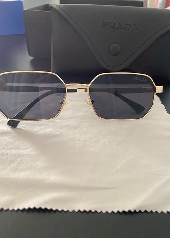 Prada Altin Cerceveli Modern Gunes Gozlugu