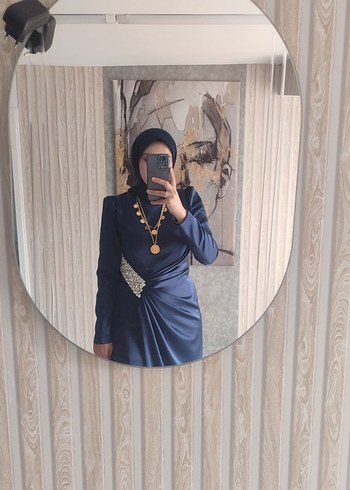 Lacivert Uzun Kollu Saten Elbise - Görsel 2