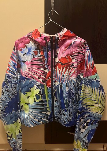 Nike Tropik Desenli Canli Kapusonlu Yagmurluk