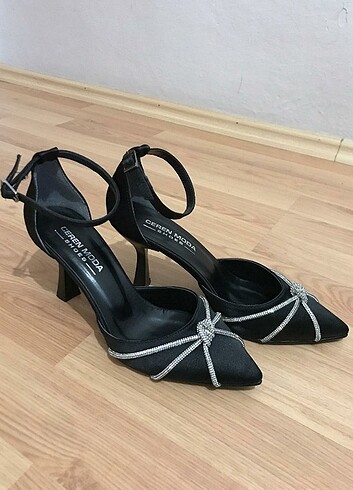 Siyah ayakkabı 