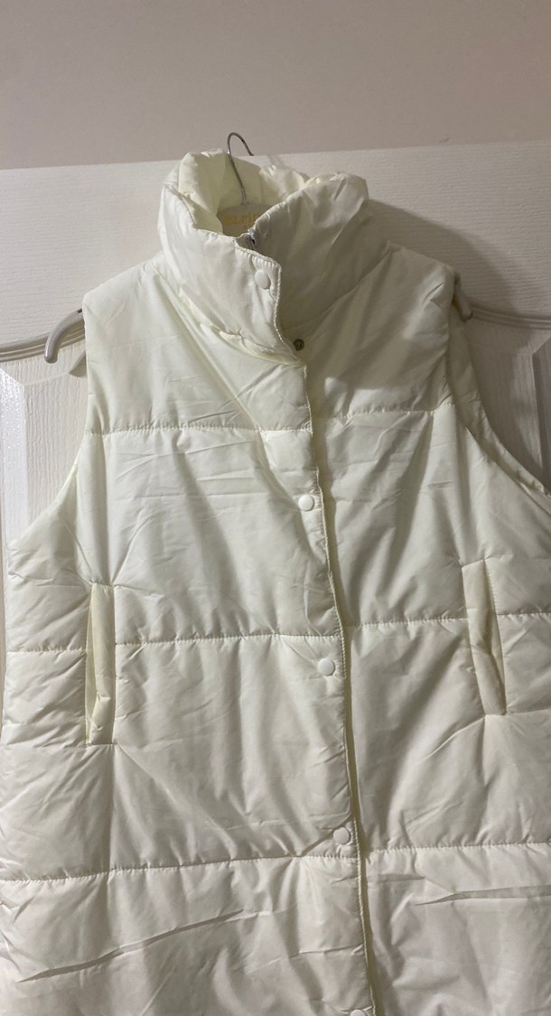 Beyaz Düğmeli Kadın Şişme Yelek - Görsel 4