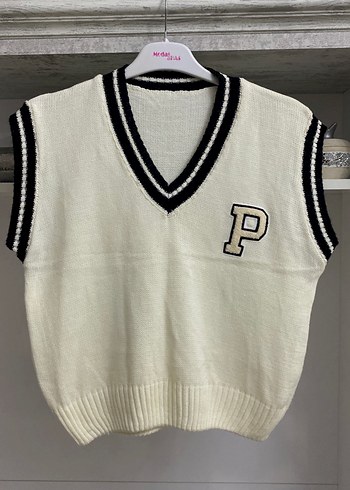 V Yaka Nakışlı Beyaz Triko Süveter - Görsel 2