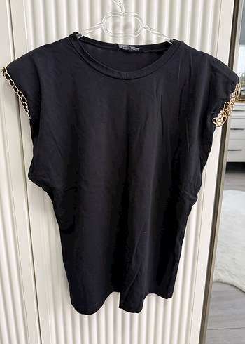 Zincir Detaylı Siyah Kadın Tişört - Görsel 2