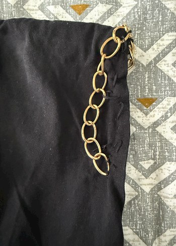 Zincir Detaylı Siyah Kadın Tişört - Görsel 5