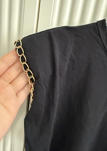 Zincir Detaylı Siyah Kadın Tişört - Görsel 4