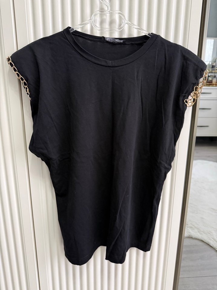 Zincir Detaylı Siyah Kadın Tişört - Görsel 2
