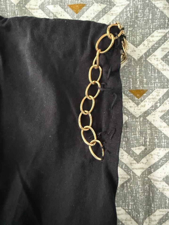 Zincir Detaylı Siyah Kadın Tişört - Görsel 5