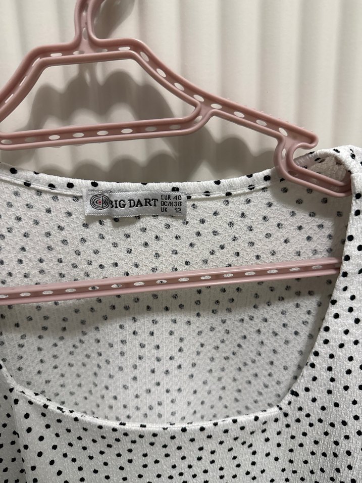 Gri Puantiyeli Kısa Kollu Salaş Bluz - Görsel 4