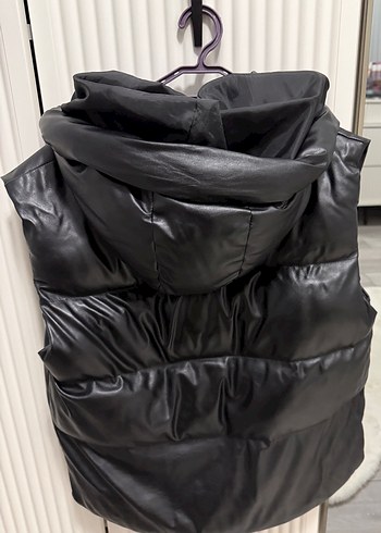Siyah Deri Kapüşonlu Kadın Şişme Yelek - Görsel 4