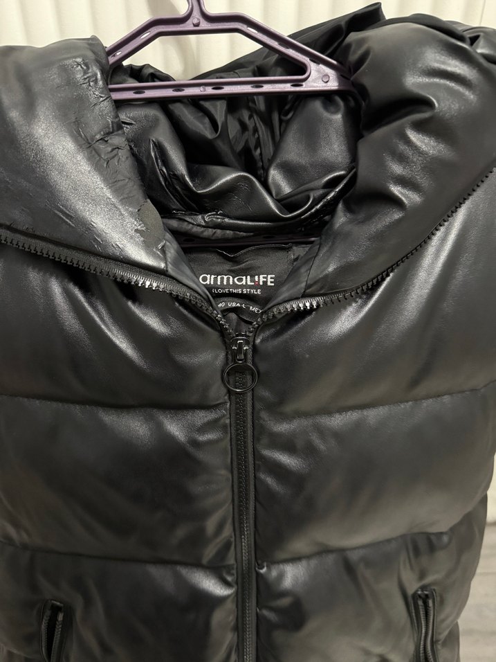 Siyah Deri Kapüşonlu Kadın Şişme Yelek - Görsel 3