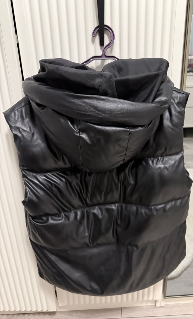 Siyah Deri Kapüşonlu Kadın Şişme Yelek - Görsel 5