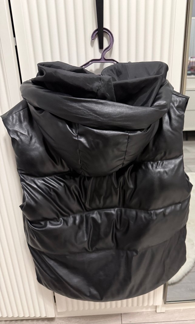 Siyah Deri Kapüşonlu Kadın Şişme Yelek - Görsel 4