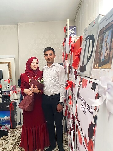 Kırmızı elbise