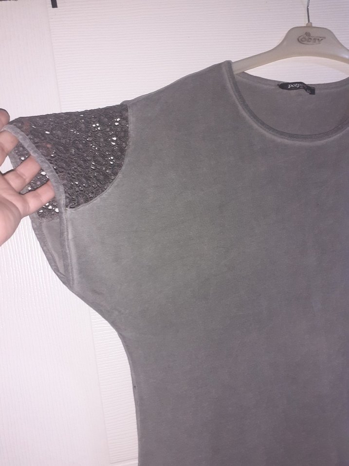 Gri Kısa Kollu Dantel Detaylı Kadın Bluz - Görsel 3