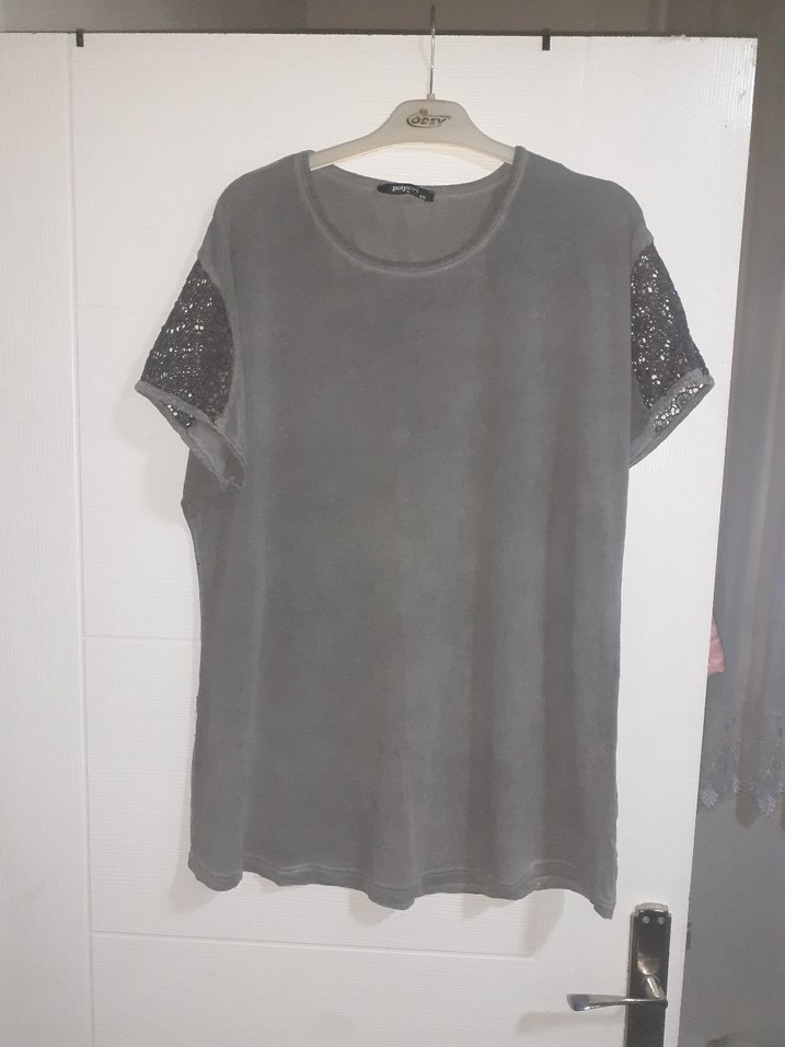 Gri Kısa Kollu Dantel Detaylı Kadın Bluz - Görsel 2