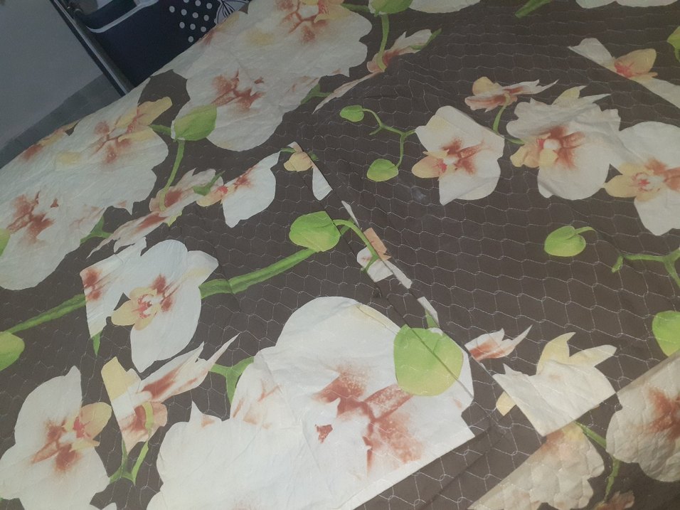 Kahverengi Çiçek Desenli Yatak Örtüsü - Görsel 4