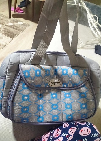 Gri ve Mavi Bebek Çantası ve anakucağı