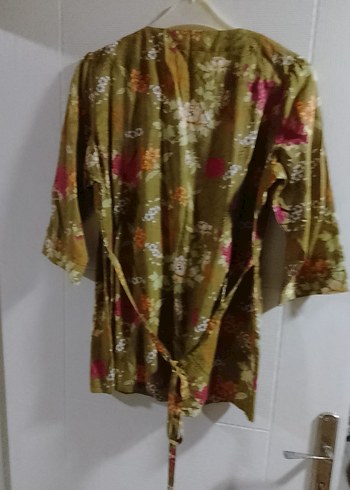 Düğmeli V Yaka Bohem Kadın Bluz - Görsel 4