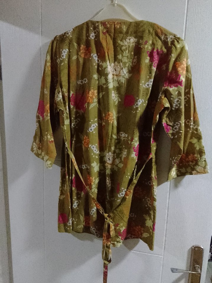 Düğmeli V Yaka Bohem Kadın Bluz - Görsel 5