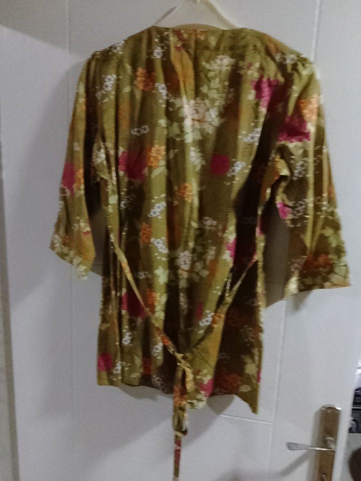 Düğmeli V Yaka Bohem Kadın Bluz - Görsel 4