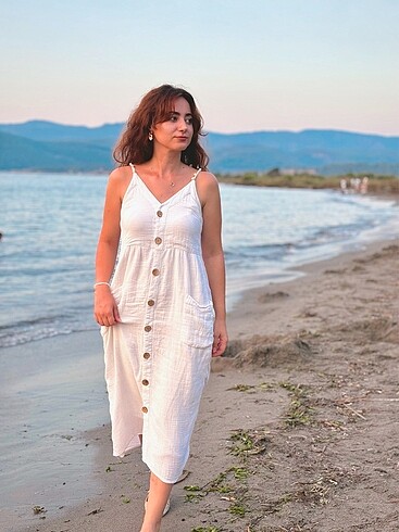 Beyaz keten elbise