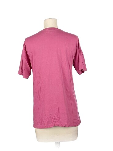 m Beden PreLoved T-shirt %70 İndirimli.