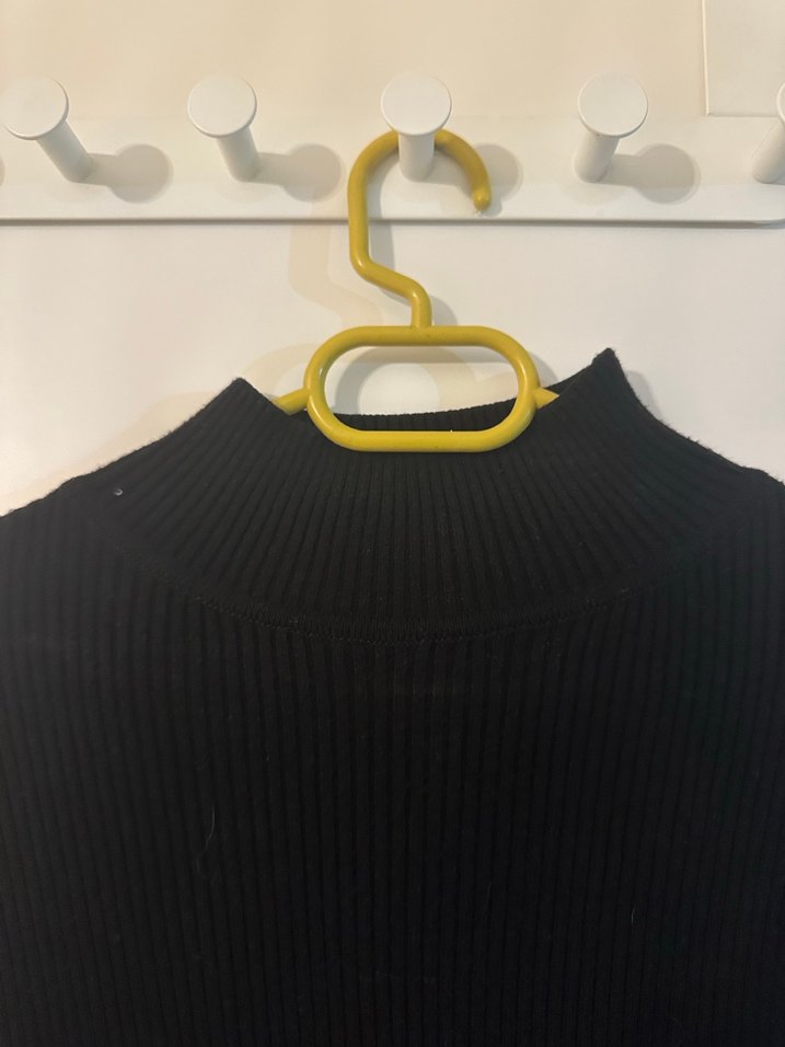 Dilvin Boğazlı Sırt Detaylı Siyah Kazak - Görsel 3