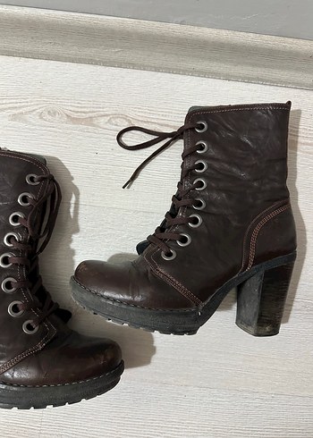 Kahverengi Deri Topuklu Bot - Görsel 3