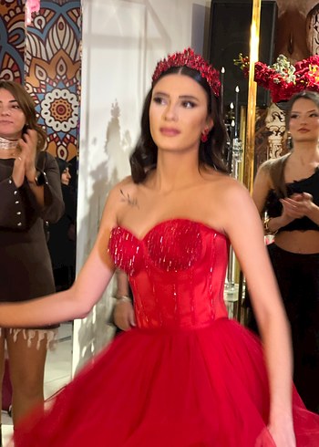 Kırmızı taşlı Straplez kına elbisesi - Görsel 2