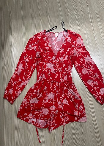 Kırmızı V Yakalı şort tulum - Görsel 2