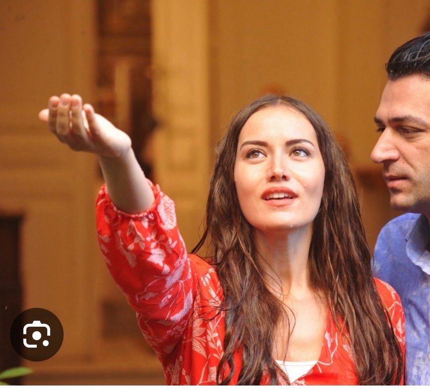 Kırmızı V Yakalı şort tulum - Görsel 3