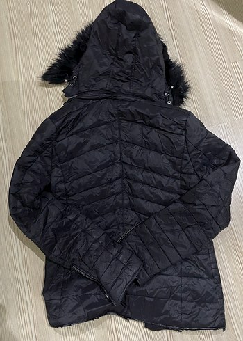 Siyah Kürklü Kapşonlu Mont - Görsel 2