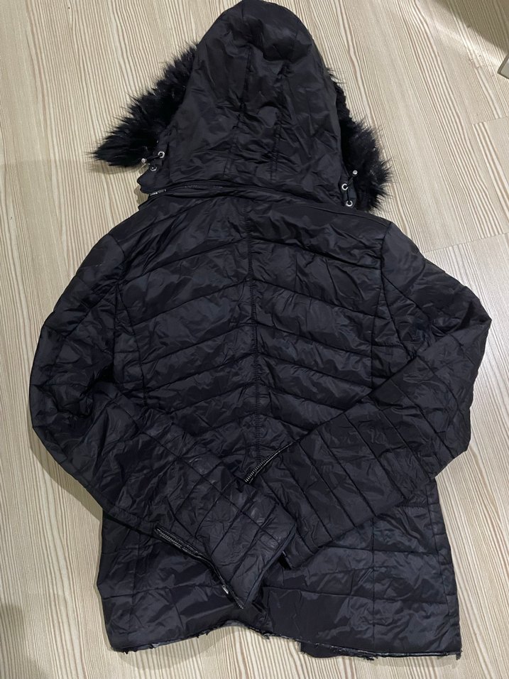 Siyah Kürklü Kapşonlu Mont - Görsel 2