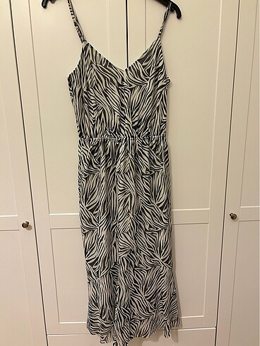 Trendyolmilla Midi Zebra Desen askılı elbise