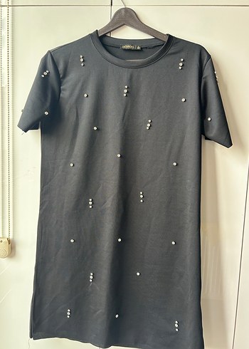 Boncuk Detaylı Siyah Kadın T-shirt Elbise