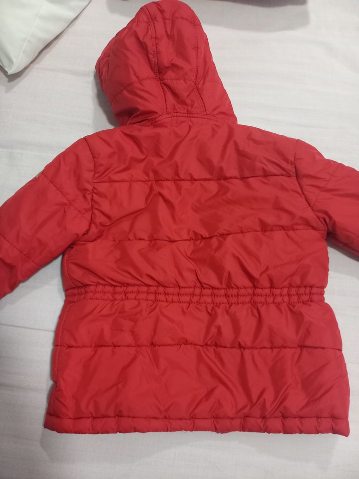 Kırmızı Kapüşonlu Erkek Çocuk Mont - Görsel 4