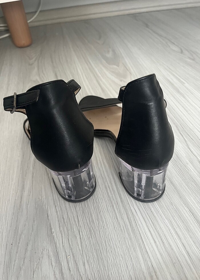 Kısa kalın topuklu ayakkabı - Görsel 3