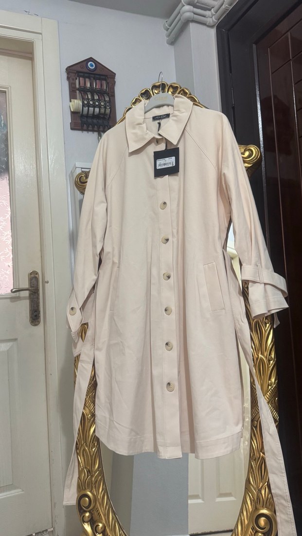 Düğmeli Bej Kadın Trençkot - Görsel 4