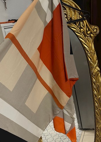 Drapeli Gri Kahverengi Sokak Stili Kadın Fuları - Görsel 3